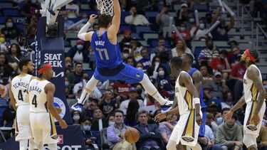Mavericks vencen 125-118 a Pelicans; Doncic logra 49 puntos