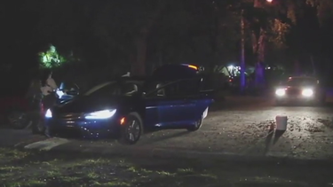 una persona resulto herida de bala cuando asaltaron el auto que habian rentado
