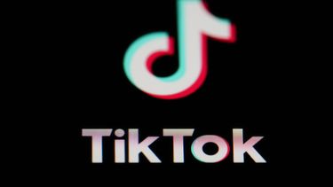 ARCHIVO - El ícono de la aplicación de TikTok visto en un teléfono, el 28 de febrero de 2023, en Marple Township, Pensilvania. (AP Foto/Matt Slocum, Archivo)