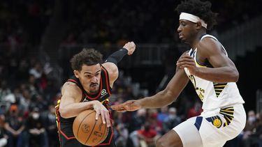 Young logra 34 puntos; Hawks arrollan a Pacers diezmados