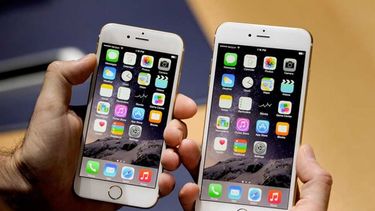 americateve | No presentan riesgos para el consumidor: Los dos nuevos celulares de Apple, el iPhone 6 y el iPhone 6 Plus, tienen una tasa de absorción específica de 1,58 y 1,59, respectivamente, informa la Comisión Federal de Comunicaciones de EE.UU. (FCC).
