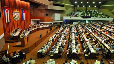 cuba: debate anpp la entrega de cazuelas, zapatos y servicio de etecsa