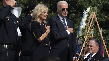 Biden elogia labor de policías durante asalto al Capitolio