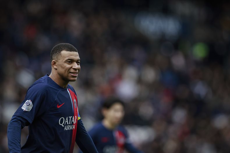 El delantero del PSG Kylian Mbappé durante el partido de la Liga de Francia ante Reims, el domingo 10 de marzo de 2024. (AP Foto/Aurelien Morissard)