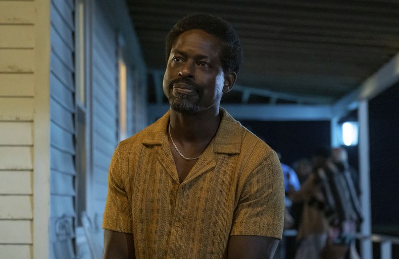 En esta imagen proporcionada por MGM, Sterling K. Brown en una escena de American Fiction. (Claire Folger/MGM-Orion Releasing vía AP)