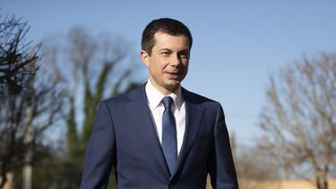 buttigieg concluye su campana electoral y llama a la unidad