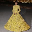 Doechii posa a su llegada a Le Grand Diner du Louvre durante la semana de la moda femenina otoño/invierno 2025-2026, el martes 4 de marzo de 2025, en París. (Foto Scott A Garfitt/Invision/AP)