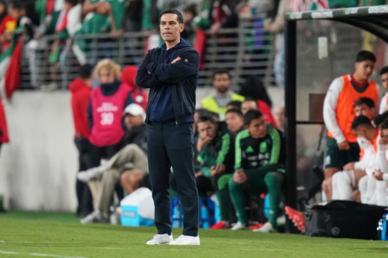 El técnico de México Rafael Márquez durante el primer tiempo del partido amistoso contra Colombia, el sábado 26 de septiembre de 2026, en Baltimore. (AP Foto/Stephanie Scarbrough)