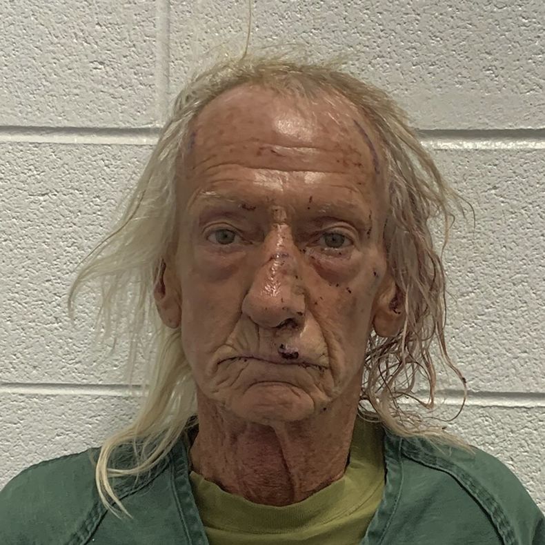 Esta imagen de una ficha policial proporcionada por la policía del condado Will en Joliet, Illinois, muestra a Joseph M. Czuba. Czuba fue acusado de crimen de odio y otros cargos por matar a puñaladas a un niño pequeño y herir de gravedad a una mujer porque eran musulmanes, en un ataque asociado a la guerra en Oriente Medio entre Israel y Hamas. (Policía del condado Will via AP)