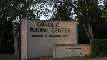 La Arquidiócesis de la Ciudad de Oklahoma, el jueves 17 de abril de 2025, en la Ciudad de Oklahoma, Oklahoma. (AP Foto/Nick Oxford)