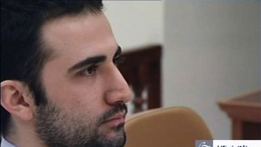 americateve | En esta foto del 27 de diciembre del 2011, tomada de la televisi&oacute;n iran&iacute; se ve al ciudadano estadounidense Amir Hekmati, acusado por Ir&aacute;n de espiar para la CIA, en un tribunal revolucionario en Teher&aacute;b. El 12 de abril del 2014,