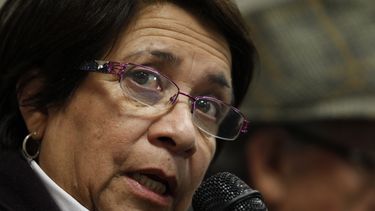 americateve | A&iacute;da Avella, candidata presidencial del partido izquierdista colombiano Uni&oacute;n Patri&oacute;tica, habla con la prensa en Bogot&aacute;, lunes 24 de enero de 2014. Avella dijo que seguir&aacute; en campa&ntilde;a luego de sufrir un atentado el