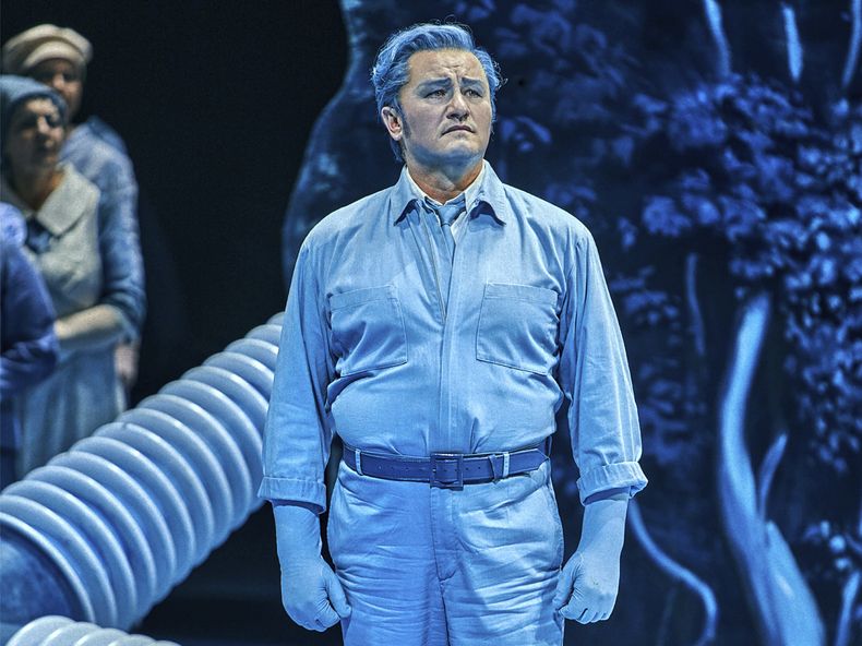Esta imagen difundida por el Festival de Bayreuth muestra al tenor Piotr Beczala durante un ensayo general de la reposición en 2025 de la producción de Yuval Sharon de Lohengrin de Wagner en el Festival de Bayreuth el 13 de julio de 2024. (Enrico Nawrath/Bayreuth Festival via AP)