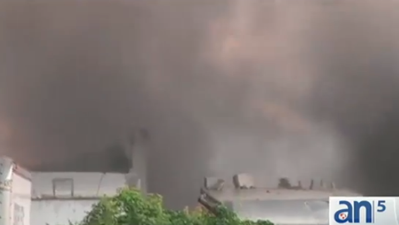Un voraz incendio en el noroeste de Miami devoro un almacén de mas de cuatro mil pies cuadrados dejando a mas de un centenar de familias sin trabajo.