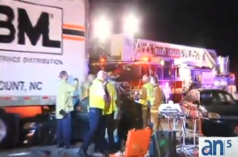 Un ex jugador de fútbol de la universidad de Miami se encuentra grave en el hospital tras un accidente en el MacArthur Cossway al estrellarse su auto contra un camión.