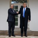 Trump critica rechazo de ayuda humanitaria de Nicolás Maduro