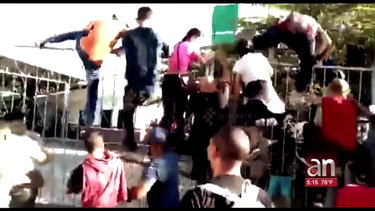 indocumentados cubanos saltan las rejas de la oficina de regulacion migratoria en chiapas, mexico