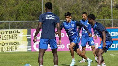 Los jugadores de Ecuador se entrenan previo al partido contra Brasil, el jueves 5 de septiembre de 2024, en Quito. (AP Foto/Dolores Ochoa)