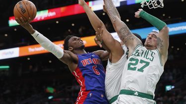 Pistons cortan racha de 8 derrotas; vencen a Celtics