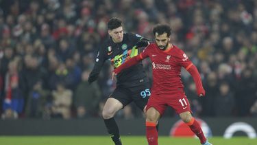 Liverpool cae, pero avanza a cuartos de Liga de Campeones