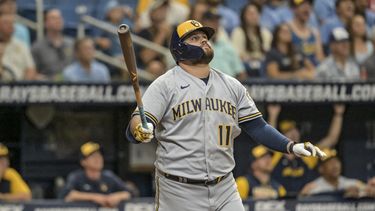 Tellez conecta dos jonrones y Cerveceros vencen a Rays