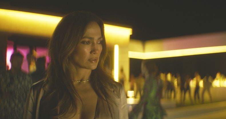 En esta imagen proporcionada por Netflix, Jennifer Lopez en una escena de The Mother. (Netflix vía AP)