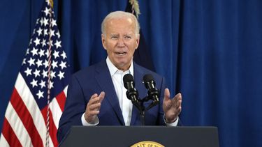 El presidente Joe Biden habla, el sábado 13 de julio de 2024, en Rehoboth Beach, Delaware, ante la noticia de que se produjeron disparos en el mitin de campaña del candidato presidencial republicano, el expresidente Donald Trump, en Pensilvania. (Foto AP/Manuel Balce Ceneta)