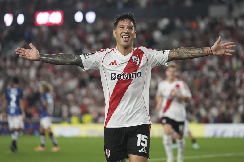 Sebastián Driussi festeja su gol para River Plate ante Independiente del Valle durante un partido de la Copa Libertadores, el jueves 15 de mayo de 2025, en Buenos Aires. (AP Foto/Gustavo Garello)