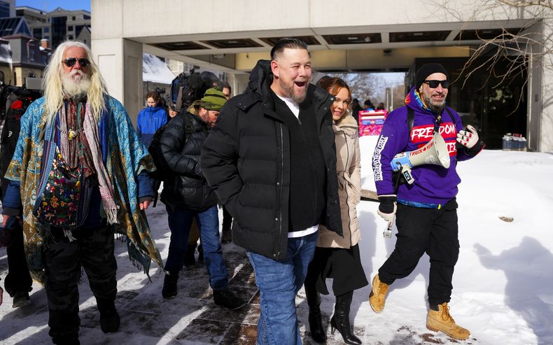 Pat King, uno de los organizadores de las protestas de camioneros en Ottawa, Canadá, en el 2022, reacciona tras la declaración de su sentencia en el tribunal de Ottawa el 19 de febrero del 2025. (Sean Kilpatrick/The Canadian Press via AP)