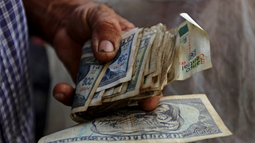 el dolar rompe record al cotizarse a 252 pesos cubanos en el mercado cambiario informal