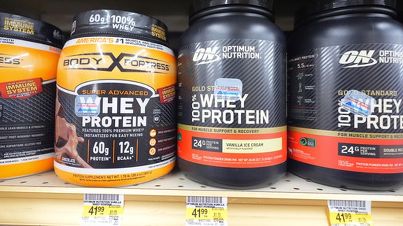 Proteína de suero en venta en un supermercado, el 10 de junio de 2026, en Dallas. (Foto AP/LM Otero)