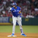 Azulejos remontan en 9no inning y ganan 4-3 sobre Angelinos