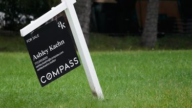 Una vivienda en venta en Arlington Heights, Illinois, el 16 de septiembre del 2026. (AP foto/Nam Y. Huh)