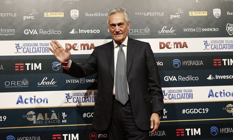 ARCHIVO - El presidente de la Federación Italiana de fútbol Gabriele Gravina previo a una gala de premios, el 2 de diciembre de 2019, en Milán. (AP Foto/Antonio Calanni)