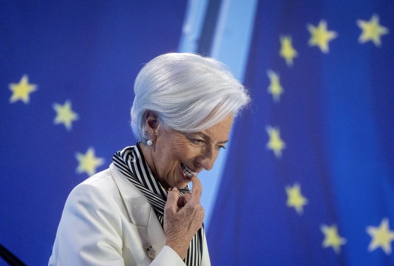 ARCHIVO - la presidenta del Banco Central Europeo, Christine Lagarde, asiste a una conferencia de prensa después de una reunión del consejo gobernante del organismo en Fráncfort, Alemania, el 25 de enero de 2024. (AP Foto/Michael Probst, Archivo)