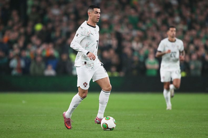 ARCHIVO - El delantero portugués Cristiano Ronaldo durante el partido contra Irlanda por las eliminatorias del Mundial, el jueves 13 de noviembre de 2025, en Dublín. (AP Foto/Peter Morrison)