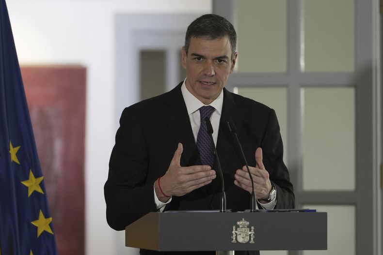 El presidente de gobierno español Pedro Sánchez en conferencia de prensa en la embajada española en Beijing, el 11 de abril del 2025. (AP foto/Ng Han Guan)