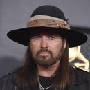 ARCHIVO - Billy Ray Cyrus llega a la 62ª entrega anual de los premios Grammy en Los Ángeles el 1 de enero de 2019. Cyrus y Firerose ahora están divorciados. La disolución de su matrimonio de siete meses fue finalizada el lunes 6 de agosto de 2024 por un juez del condado de Williamson en Tennessee, tres meses después de que Cyrus solicitara el divorcio. (Foto Jordan Strauss/Invision/AP, File)