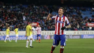 americateve | El jugador del Atl&eacute;tico de Madrid, Mario Mandzukic, festeja un gol contra Hospitalet en la Copa del REy el jueves, 18 de diciembre de 2014, en Madrid. (AP Photo/Daniel Ochoa de Olza)