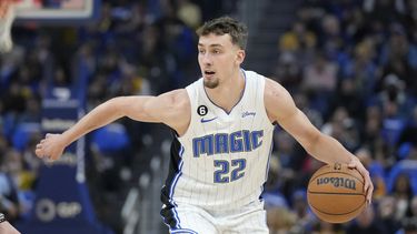 Magic derrota 115-101 a Warriors; Banchero anota 25 puntos
