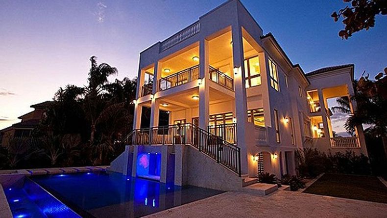 La estrella de la NBA retornó a Cleveland y puso en venta su enorme casa por 17 millones de dólares