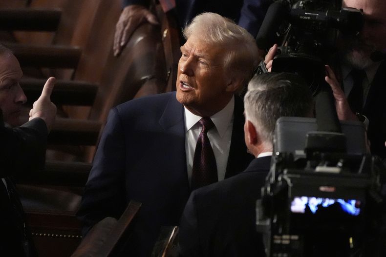 El presidente Donald Trump se retira tras pronunciar un discurso ante una sesión conjunta del Congreso, el martes 4 de marzo de 2025, en el Capitolio en Washington. (AP Foto/Alex Brandon)