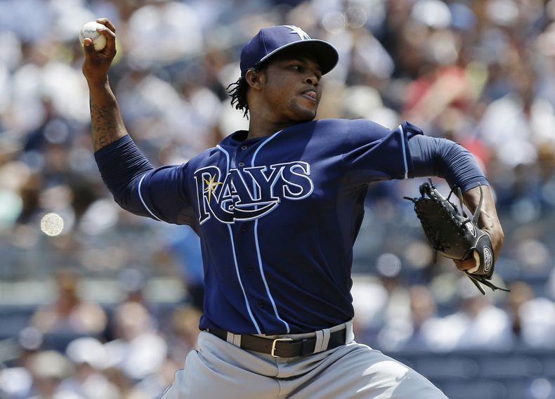 Alex Colome, de los Rays de Tampa Bay, lanzando contra los Yanquis el 22 de junio del 2013 en Nueva York. El dominicano fue suspendido por 50 juegos por uso de esteroides. (AP Photo/Frank Franklin II, File)