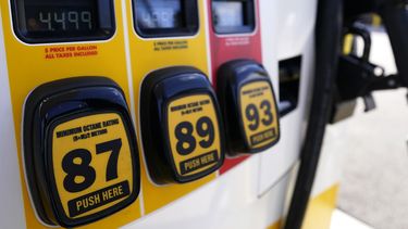 precios de la gasolina en miami a punto de alcanzar los $5 el galon