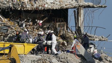 restos de edificio caido en florida podrian ser derribados