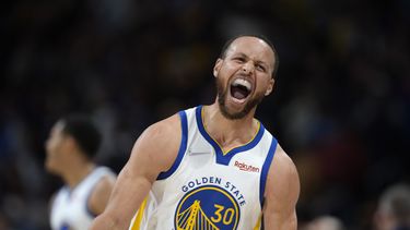 Curry encesta 34 y Warriors superan a Nuggets 113-102