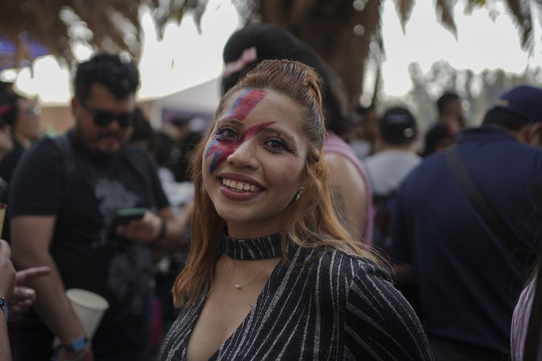 Una fan en la 25ª edición del festival de música Vive Latino en la Ciudad de México, el domingo 16 de marzo de 2025. (Foto AP/Aurea Del Rosario)