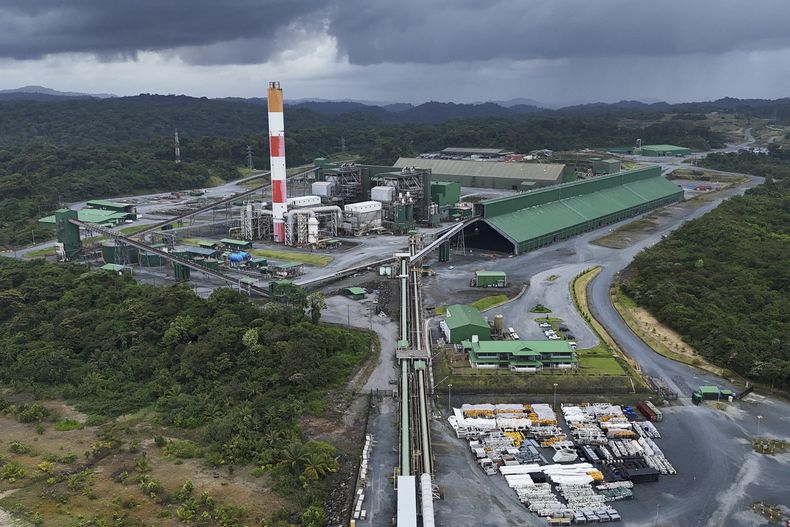 Esta imagen muestra la planta termoeléctrica de la mina Cobre Panamá, propiedad de First Quantum Minerals de Canadá, el viernes 21 de marzo de 2025, en Donoso, Panamá. La mina fue cerrada después de que la Corte Suprema de Panamá determinara que la concesión gubernamental era inconstitucional. (AP Foto/Matías Delacroix)