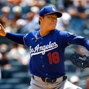 El lanzador de los Dodgers de Los Ángeles, Yoshinobu Yamamoto, lanza durante la primera entrada del primer juego de una doble cartelera de béisbol contra los Yankees de Nueva York, el domingo 19 de julio de 2026, en Nueva York. (Foto AP/Noah K. Murray)