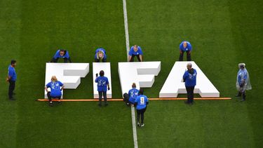 El logo de la FIFA es desplegado previo al partido entre Inglaterra y Ghana en la fase de grupos del Mundial, el martes 23 de junio de 2026, en Foxborough, Massachusetts. (AP Foto/Steven Senne)